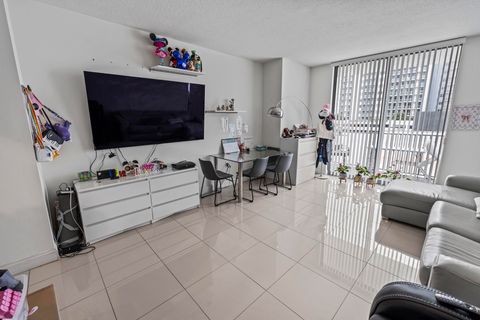 Tiny photo for 140 S Dixie Highway #512, Hollywood, FL 33020 (MLS # B26013006)