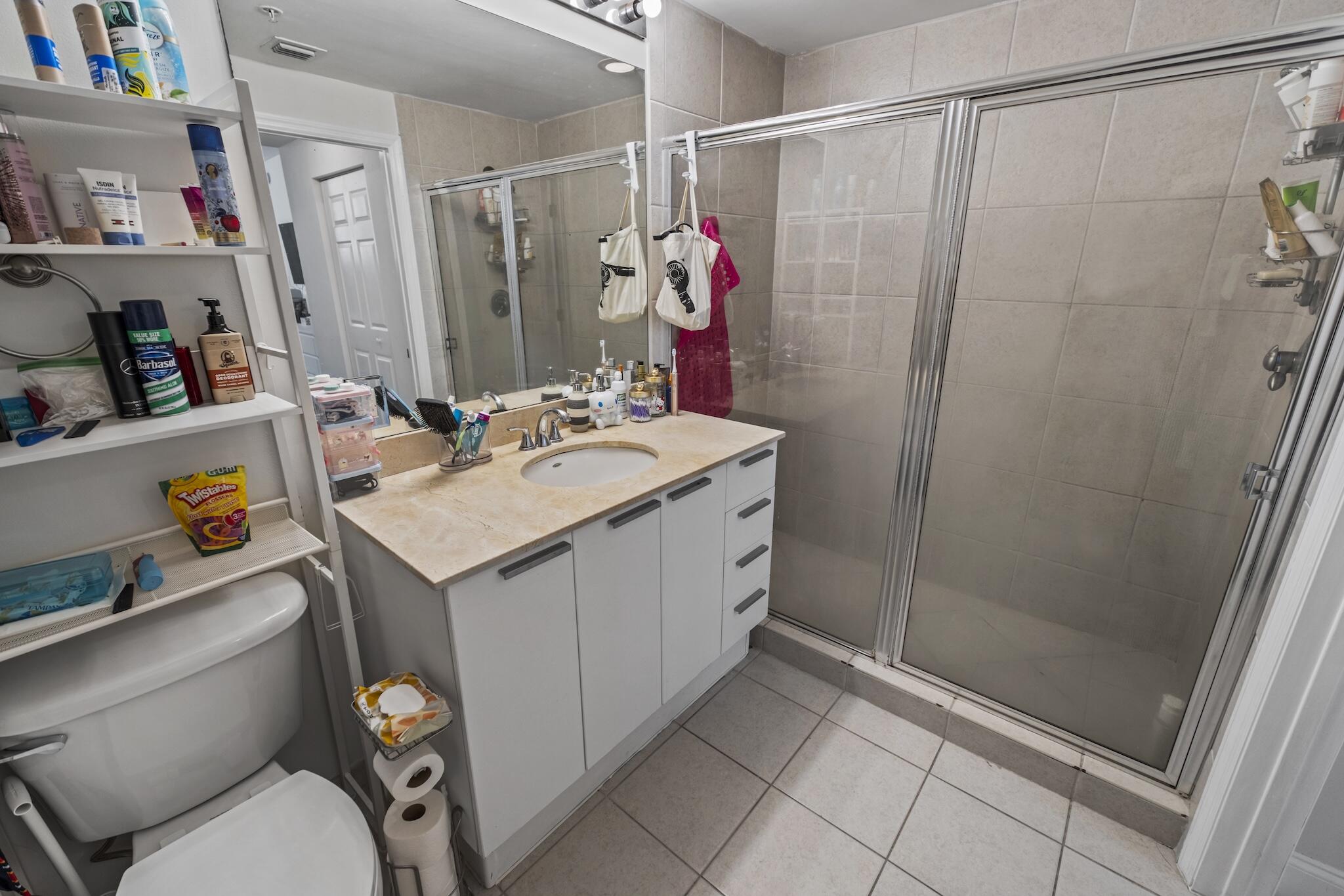 HOLLYWOOD STATION RES CONDO - Residential