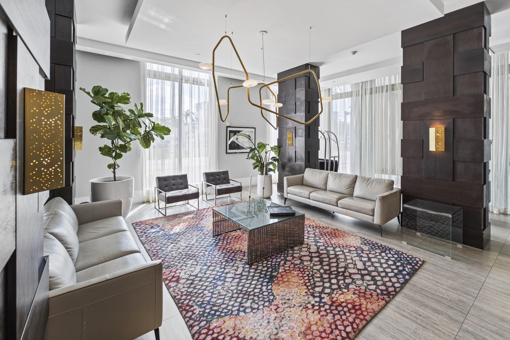 HOLLYWOOD STATION RES CONDO - Residential