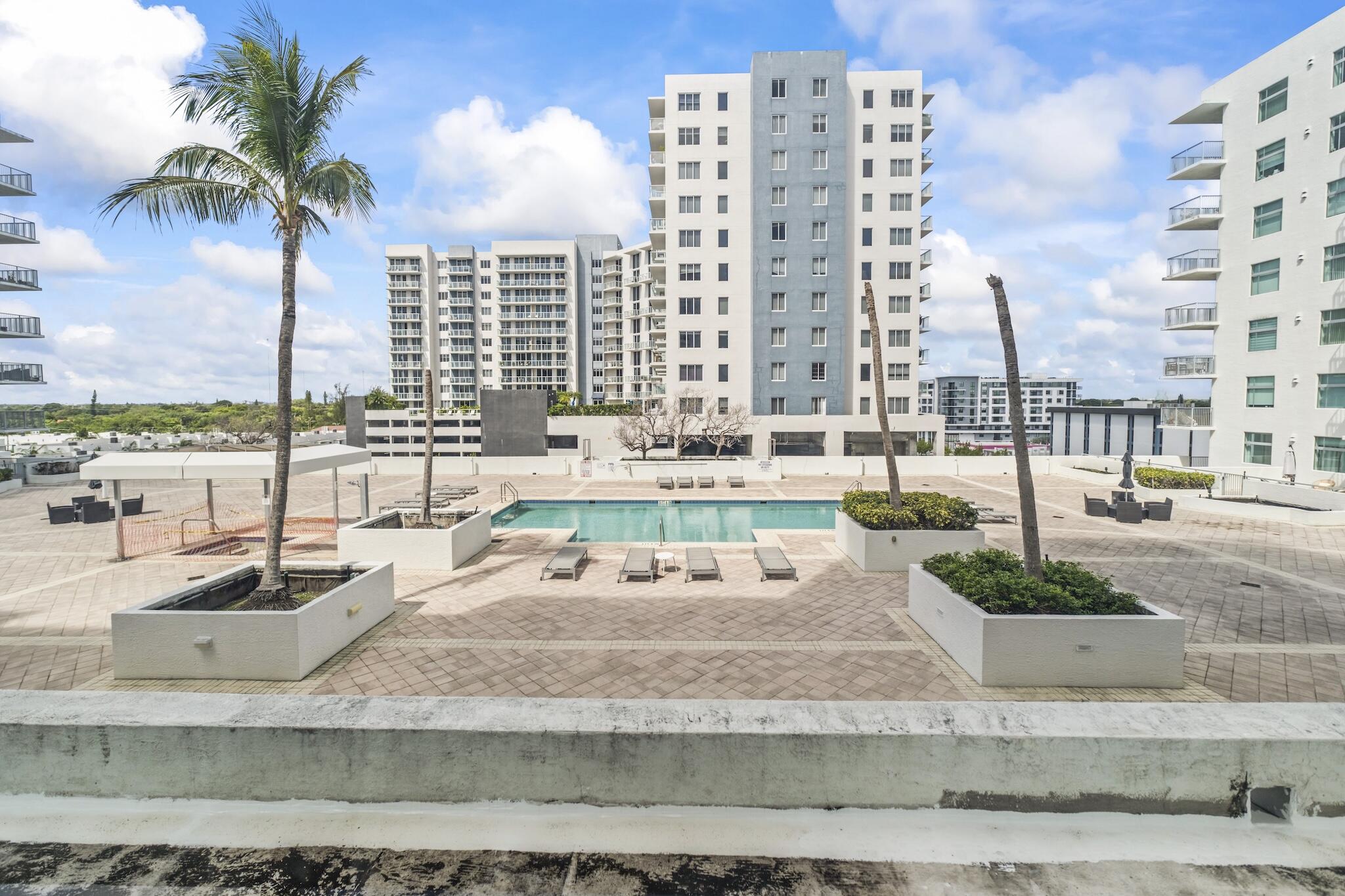 HOLLYWOOD STATION RES CONDO - Residential