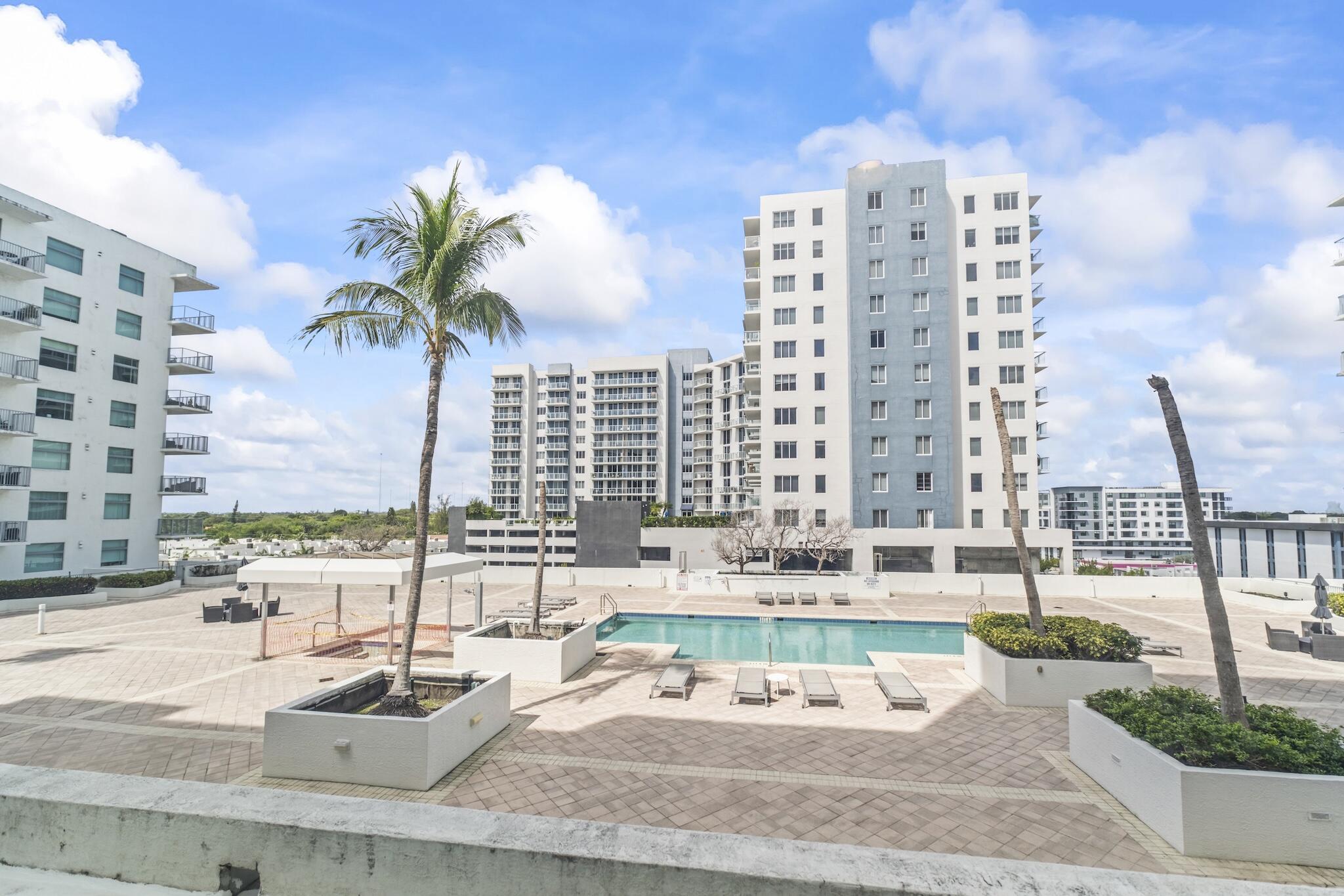 HOLLYWOOD STATION RES CONDO - Residential