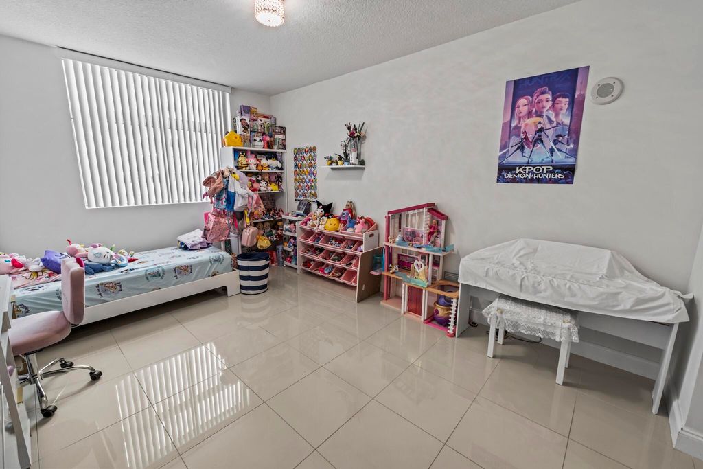 Photo of 140 S Dixie Highway #512, Hollywood, FL 33020 (MLS # B26013006)