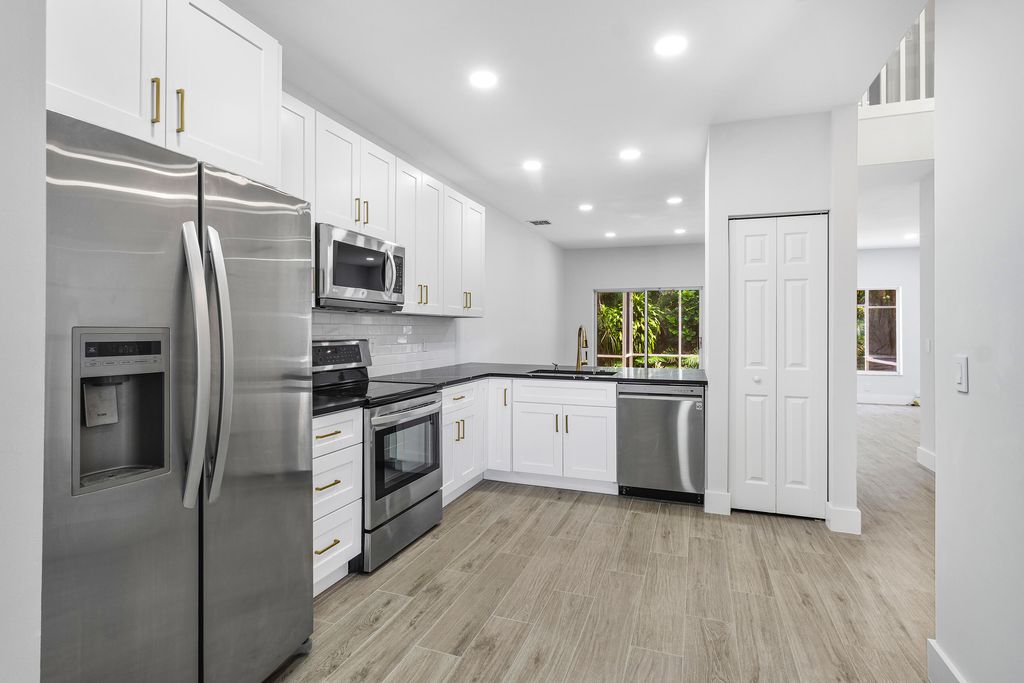 Photo of 21198 Via Eden, Boca Raton, FL 33433 (MLS # R11024024)