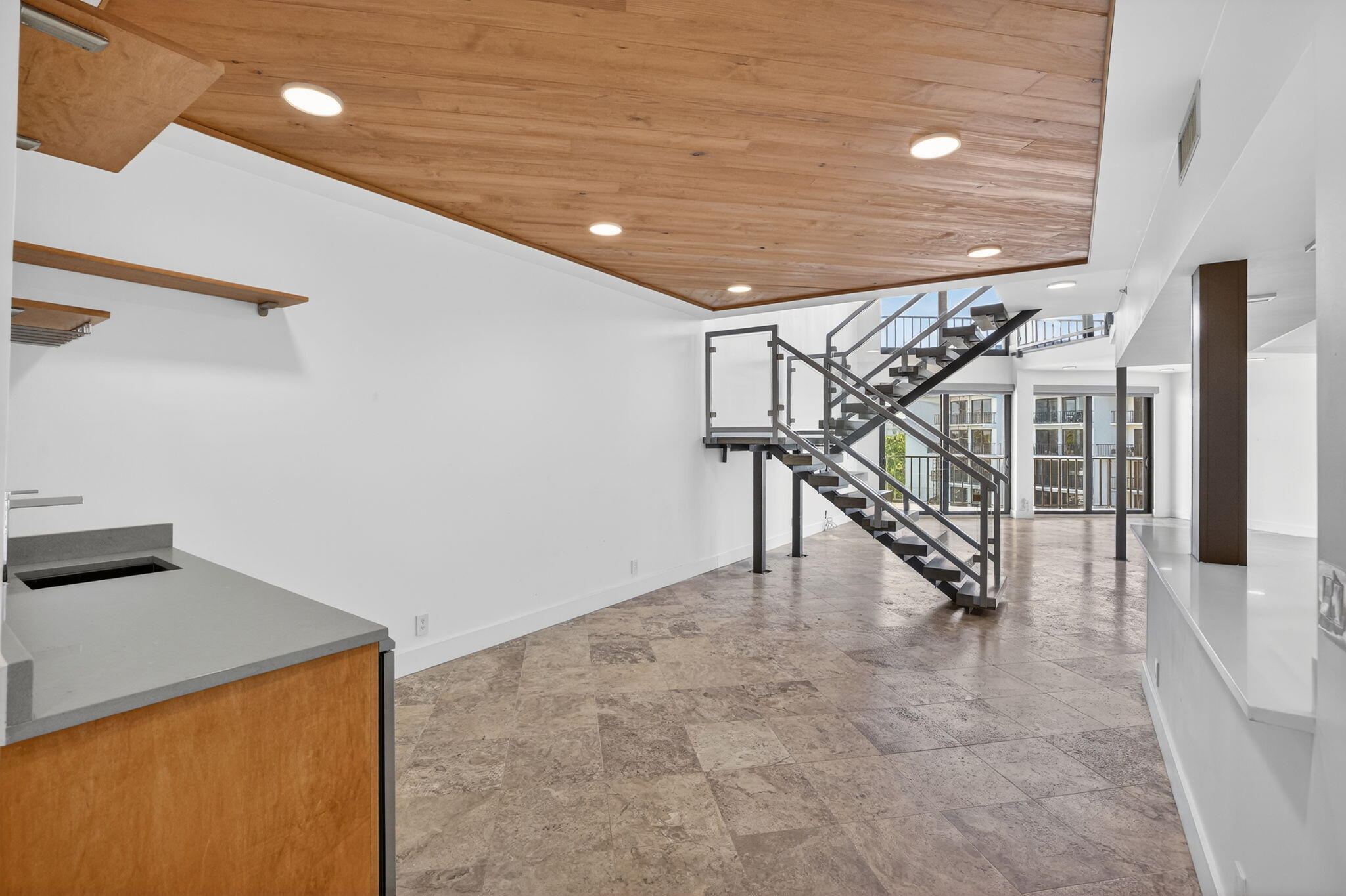 1035 S Federal Highway 402