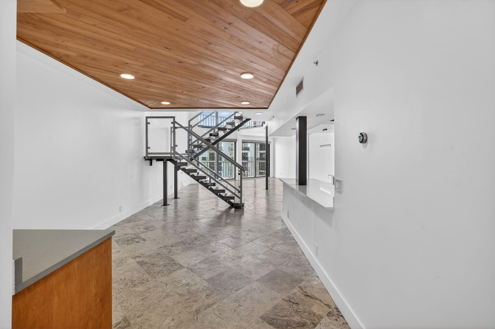 1035 S Federal Highway 402