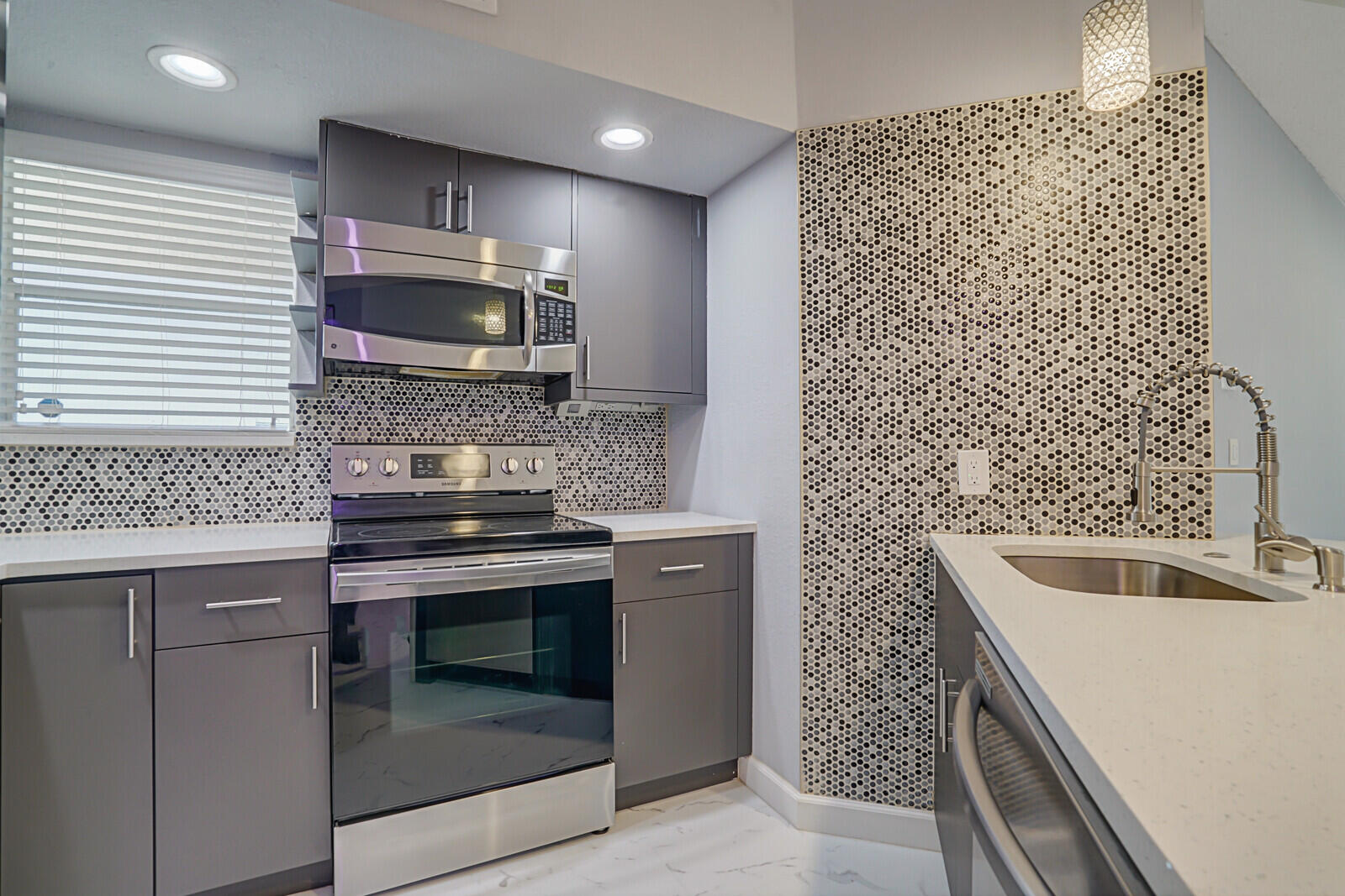 PONTE VERDE AT PALM BEACH LAKES CONDO - Residential Lease