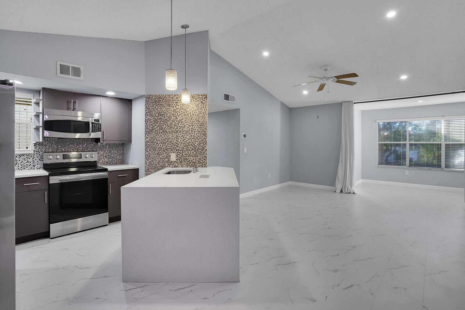 PONTE VERDE AT PALM BEACH LAKES CONDO - Residential Lease