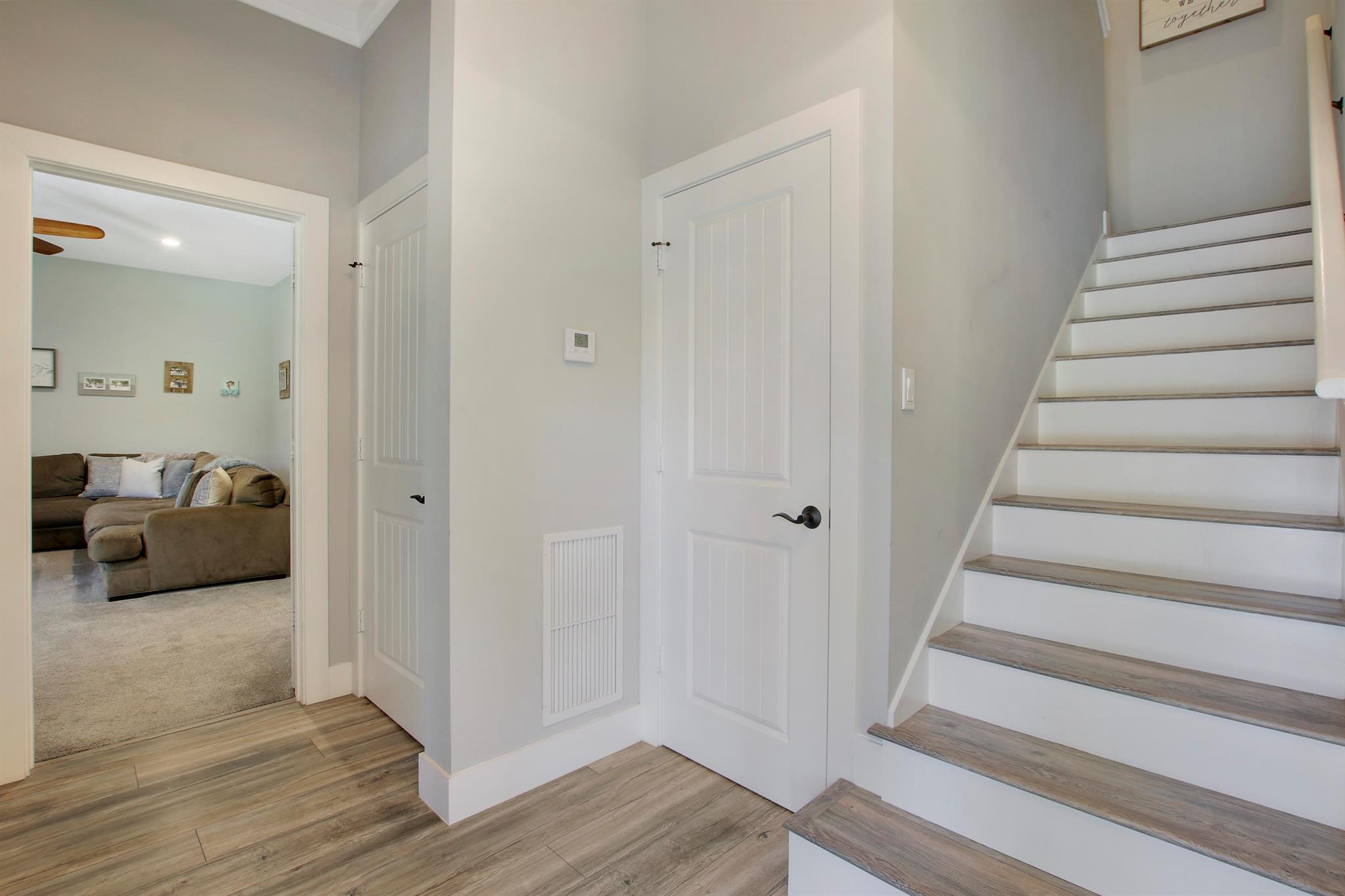 SQUARE LAKE - Residential