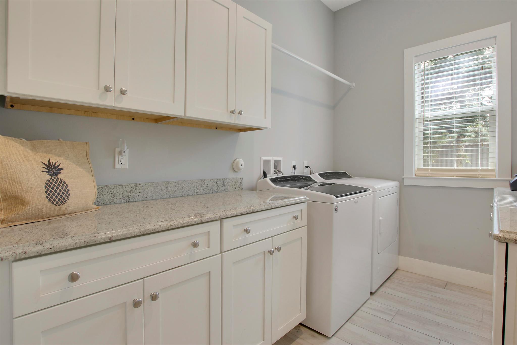 SQUARE LAKE - Residential