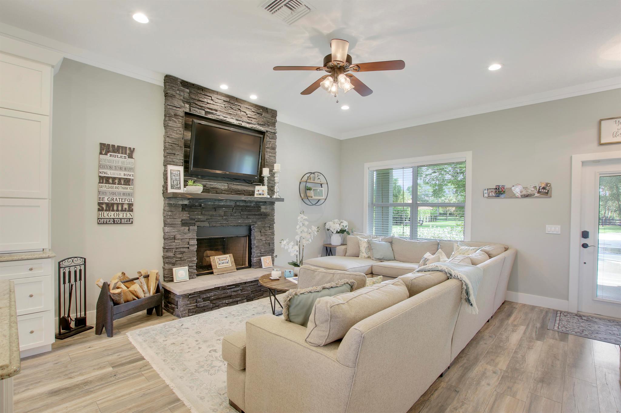 SQUARE LAKE - Residential