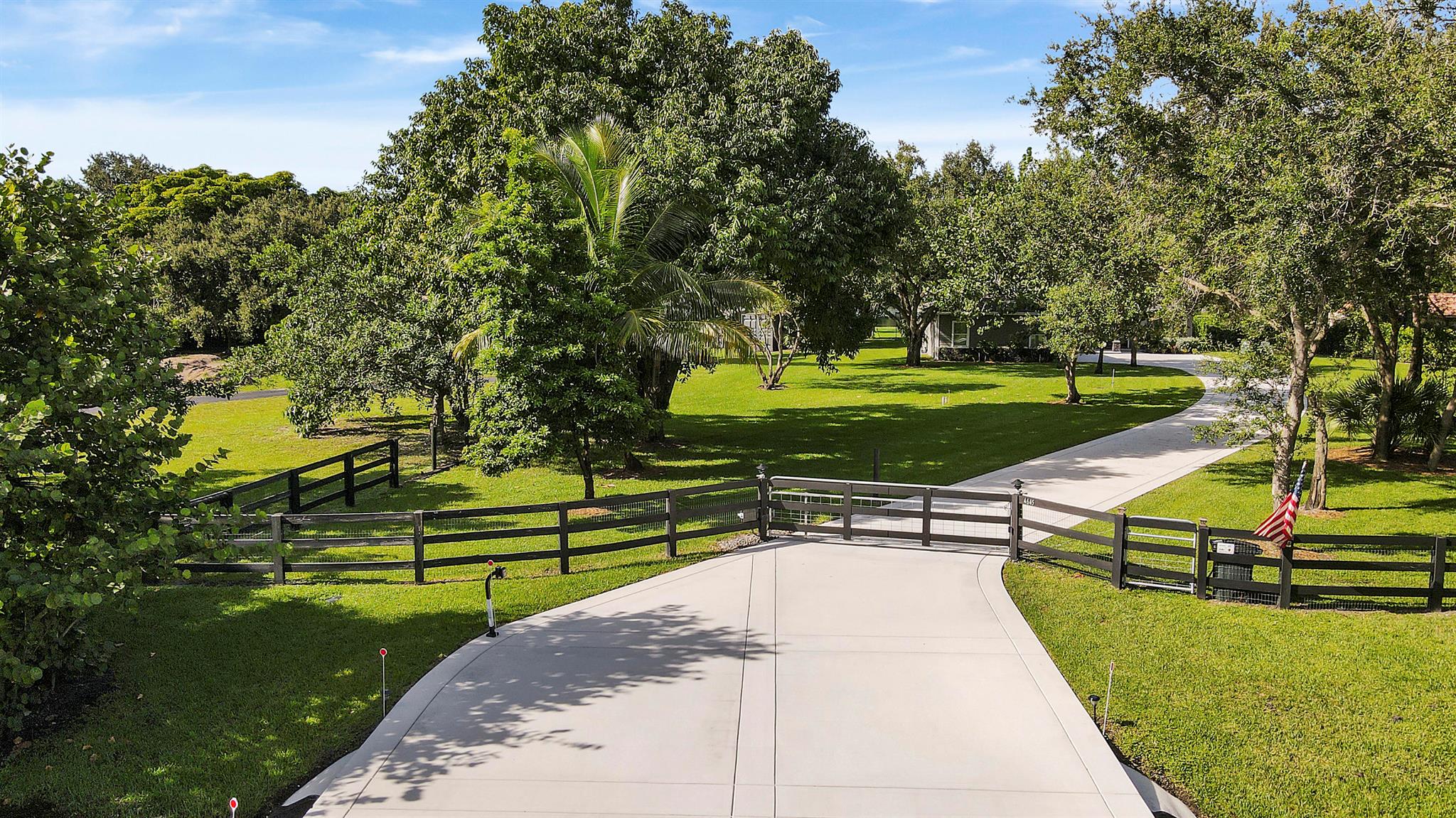 SQUARE LAKE - Residential