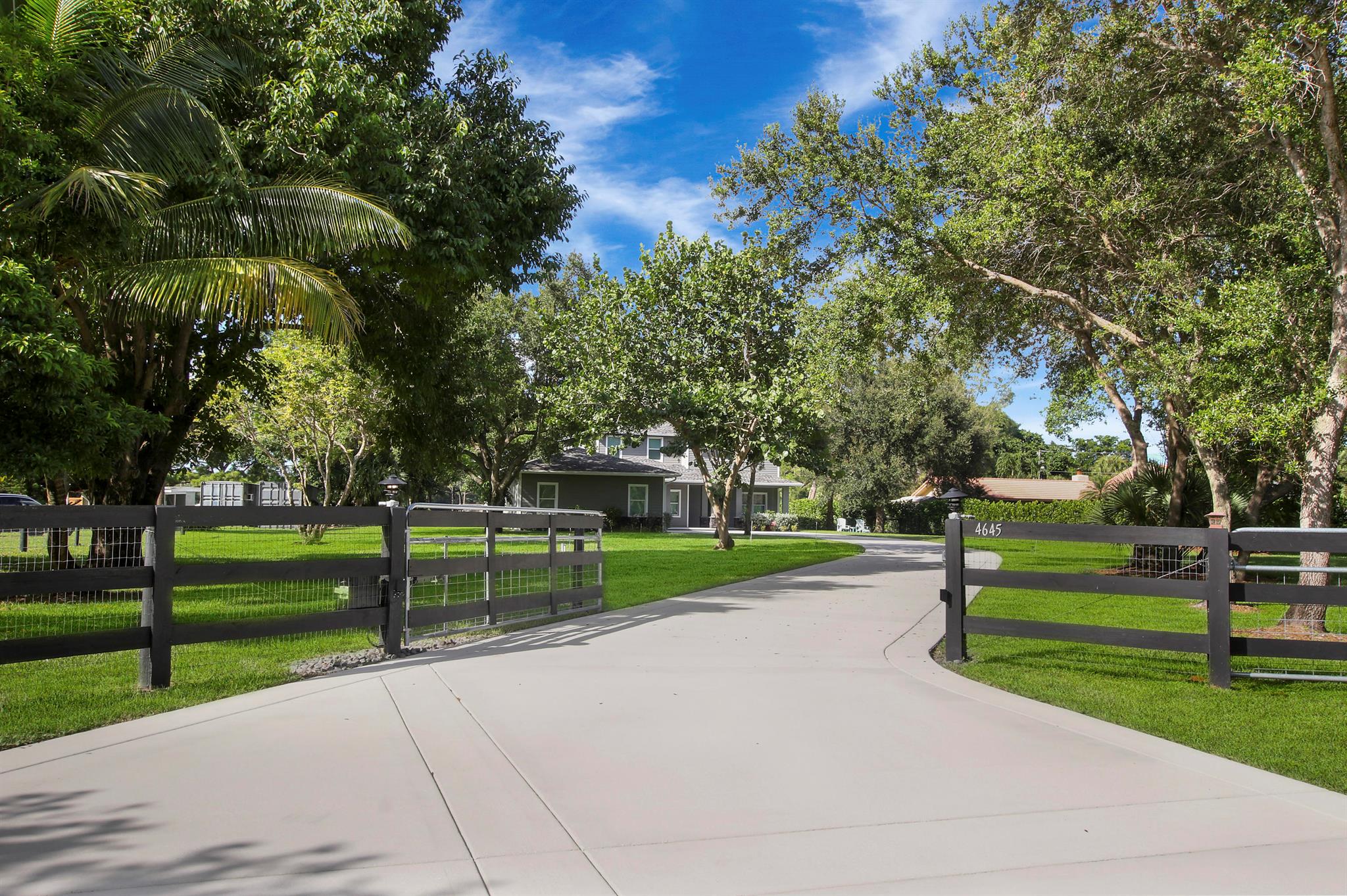 SQUARE LAKE - Residential