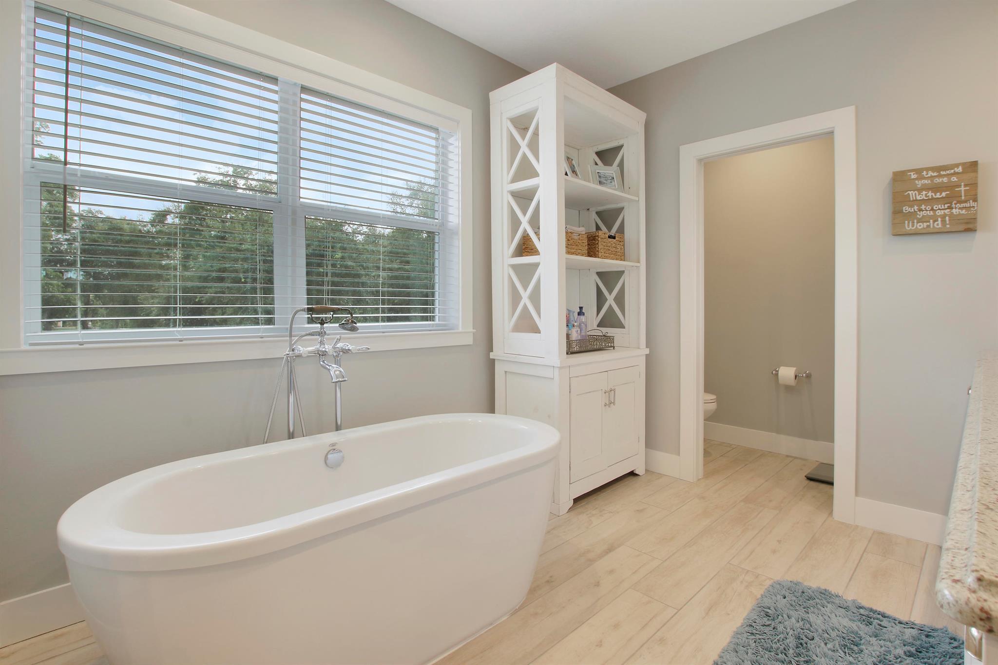 SQUARE LAKE - Residential