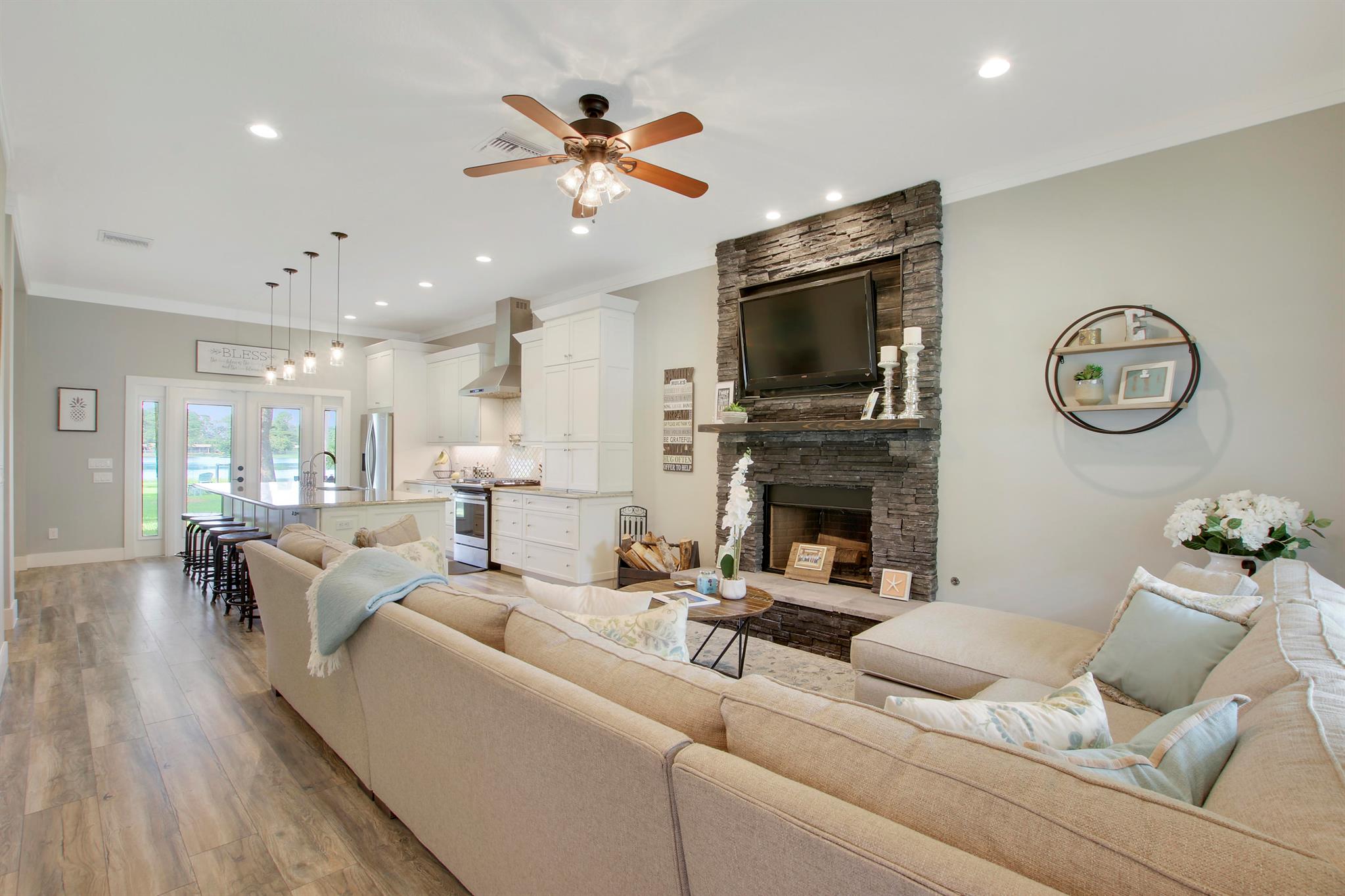 SQUARE LAKE - Residential