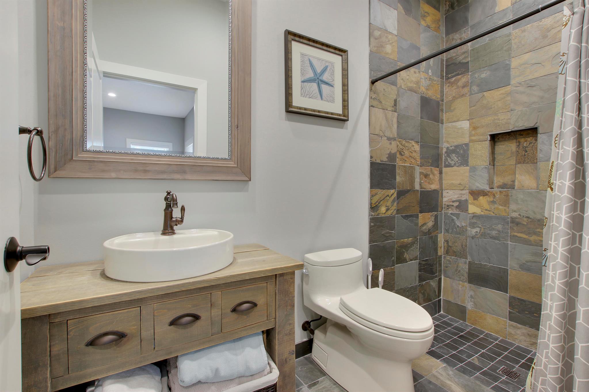 SQUARE LAKE - Residential