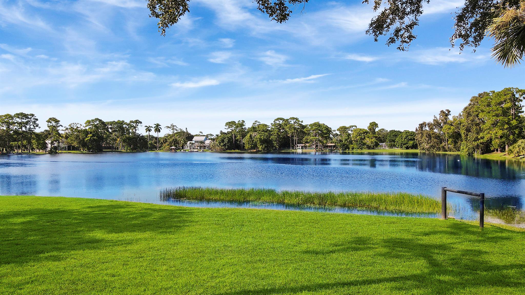 SQUARE LAKE - Residential