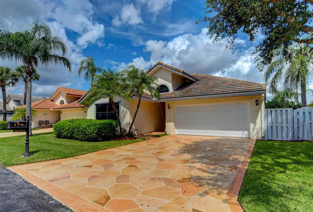 Photo of 175 Executive Circle, Boynton Beach, FL 33436 (MLS # R10748485)