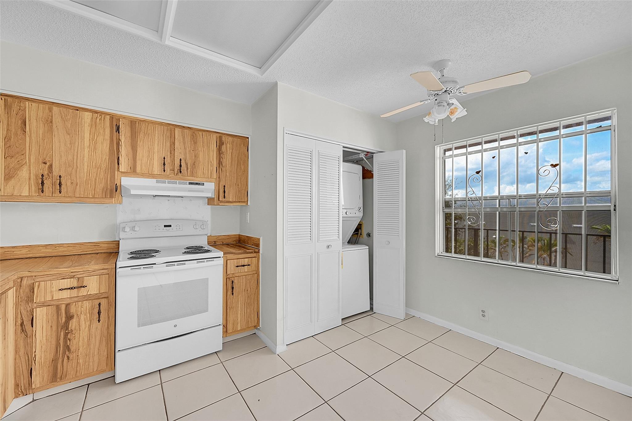 Palm Lakes Condo - Residential Lease