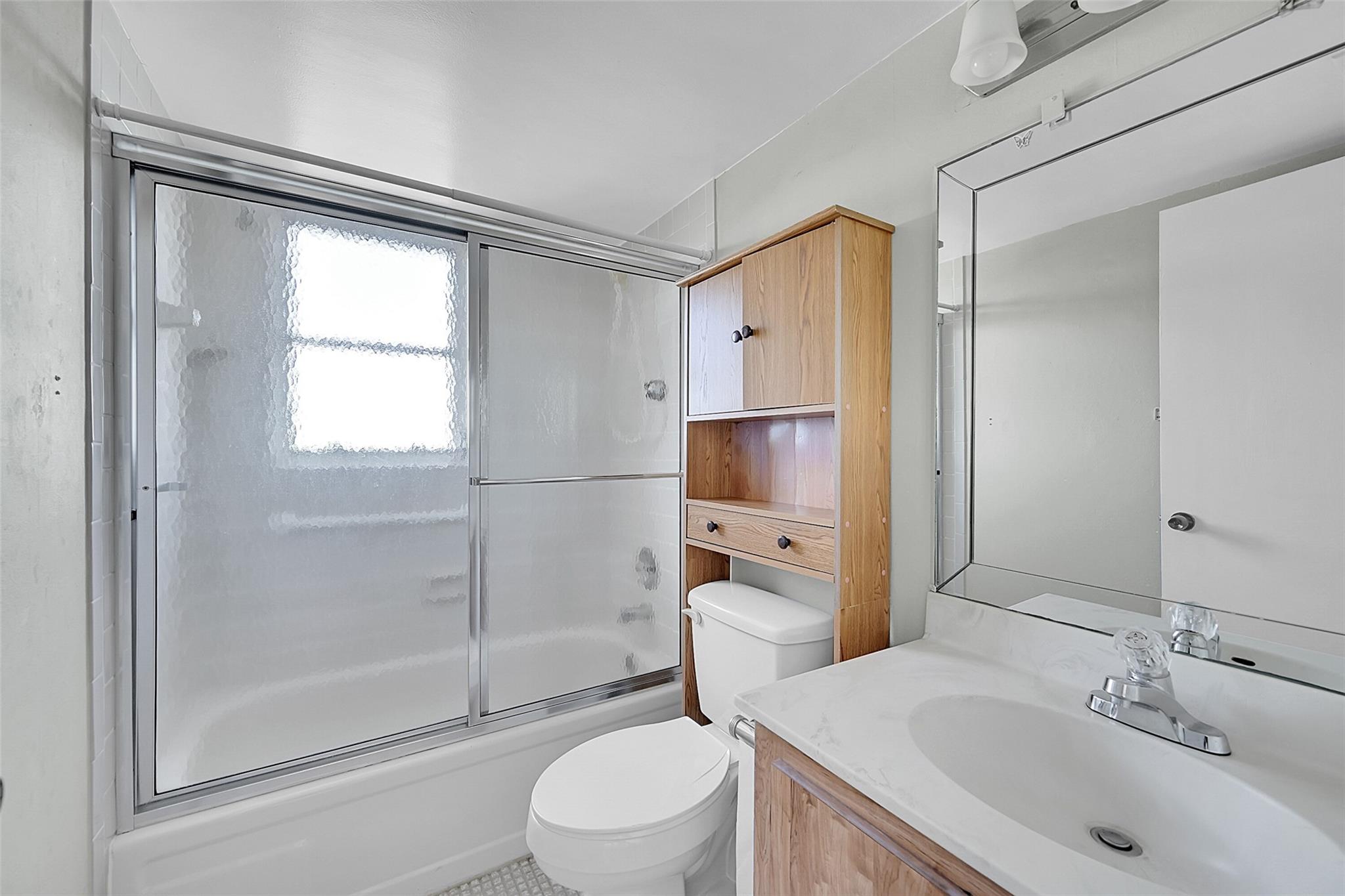 Palm Lakes Condo - Residential Lease