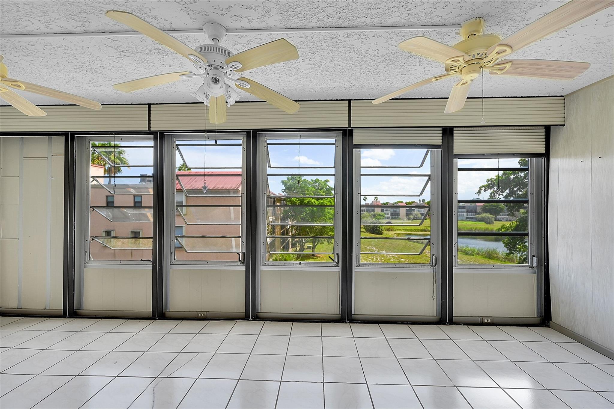 Palm Lakes Condo - Residential Lease