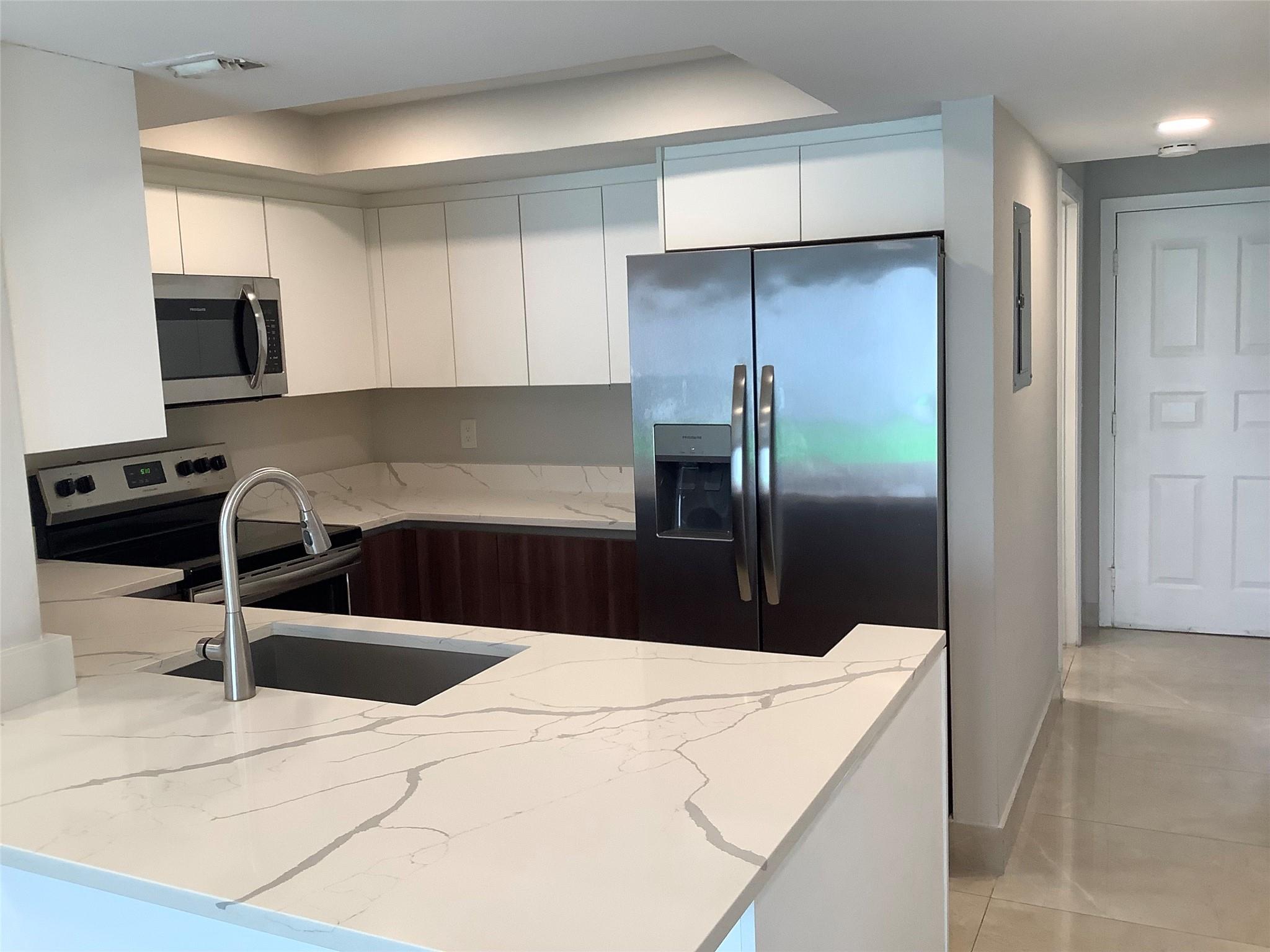 PRIME LOCATION! LARGE 2BEDROOM/2BATHS COMPLETELY UPDATED, STYLISH WHITE CABINETS, GRANITE COUNTERTOPS AND BEAUTIFUL TILE FLOORS ON THE LOWER LEVEL, BACK PATIO, LARGE LIVING ROOM, VERY CLEAN AND BRIGHT. WASHER AND DRYER, WALKING DISTANCE TO MAJOR SHOPPING AREAS, RESTAURANTS, BANKS, CINEMAS, TARGET, TJ-MAXX, MARSHALS, AND MORE... EXCELLENT LOCATION. OWNER IS LOOKING FOR EXCELLENT TENANT, NON-SMOKER, STABLE INCOME AND LONG-TERM. THE HOA TAKES 2-4 WEEKS. HOA REQUIRES CREDIT SCORE OF 620 OR ABOVE. NO PETS PREFERRED.