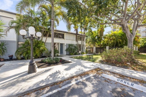 Tiny photo for 3900 NE 18th Avenue #40h, Oakland Park, FL 33334 (MLS # B26034487)