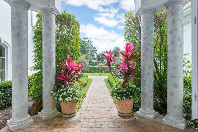 SADDLE TRAIL PARK OF WELLINGTON - Residential