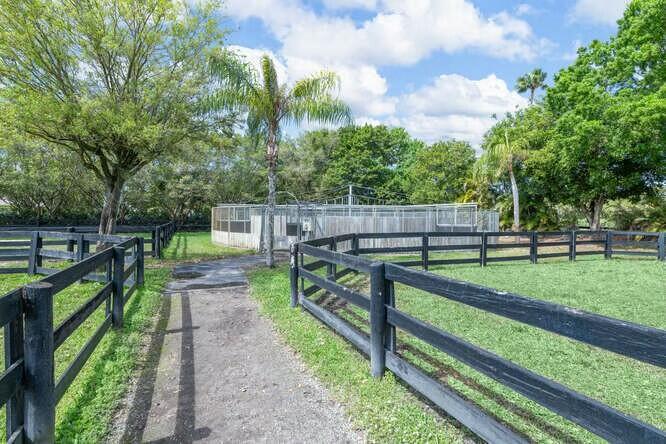SADDLE TRAIL PARK OF WELL - Residential