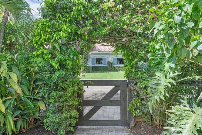 SADDLE TRAIL PARK OF WELLINGTON - Residential