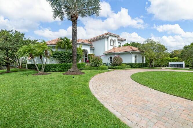 SADDLE TRAIL PARK OF WELLINGTON - Residential