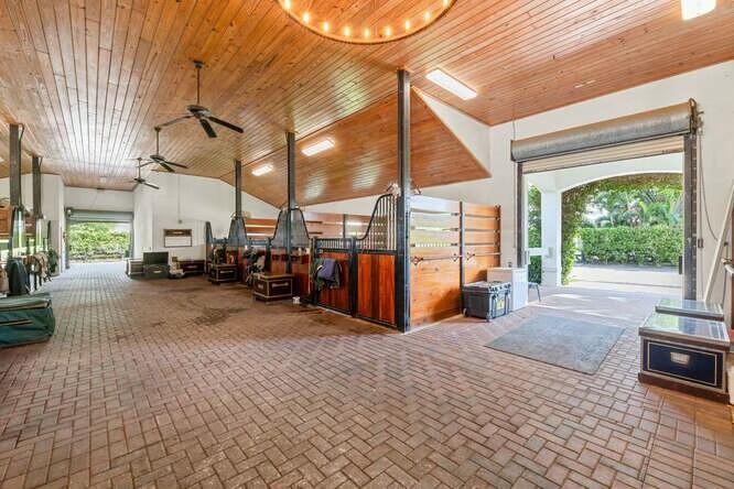 SADDLE TRAIL PARK OF WELLINGTON - Residential