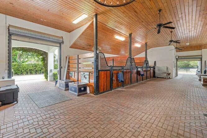 SADDLE TRAIL PARK OF WELLINGTON - Residential