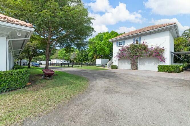 SADDLE TRAIL PARK OF WELLINGTON - Residential