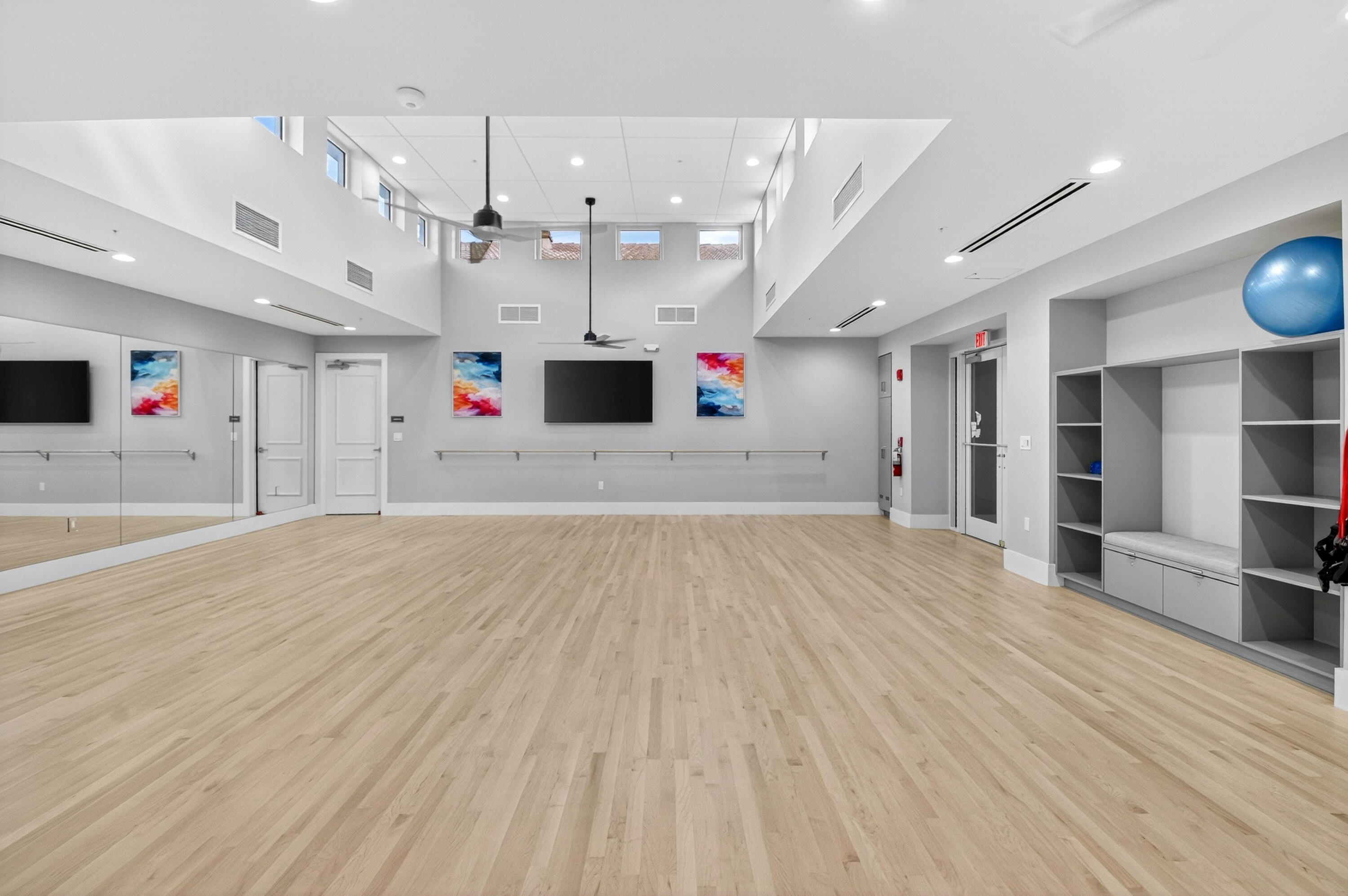 VALENCIA FALLS - Residential