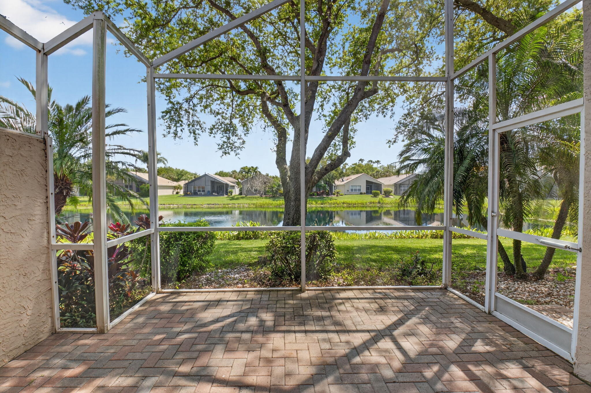 VALENCIA FALLS - Residential