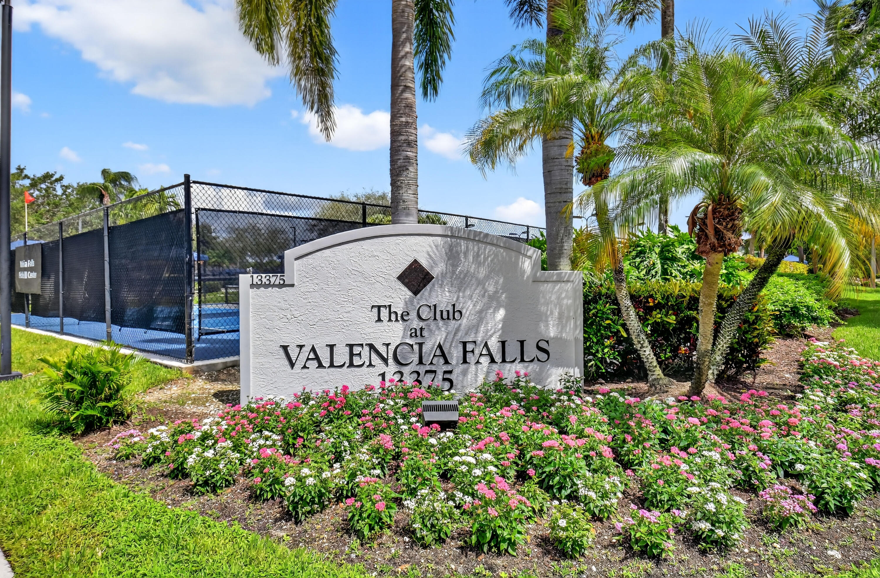 VALENCIA FALLS - Residential