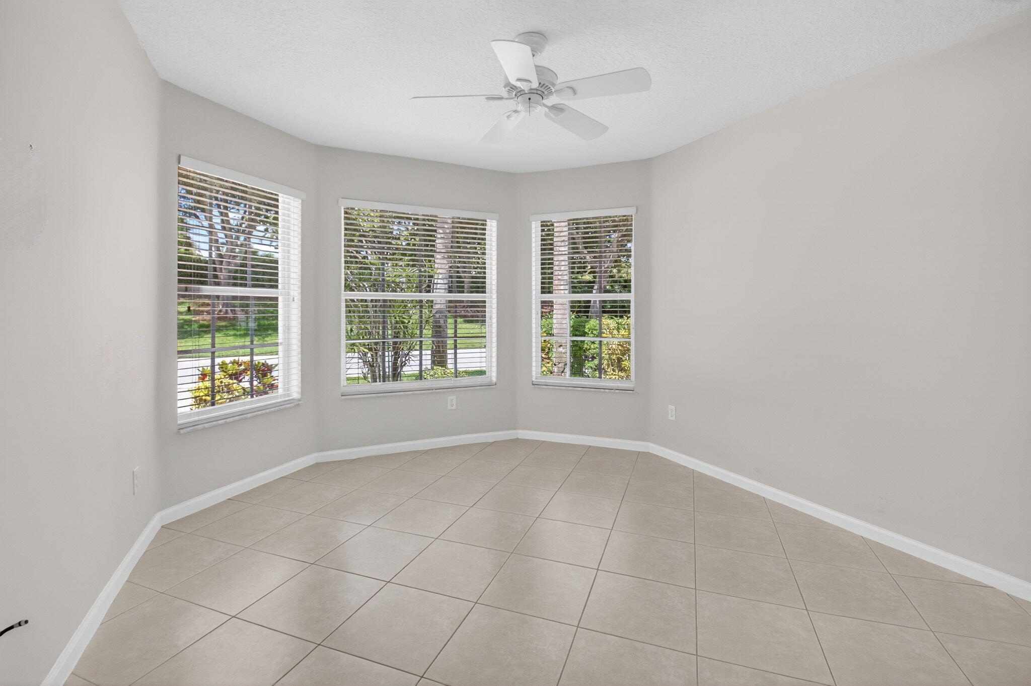 VALENCIA FALLS - Residential