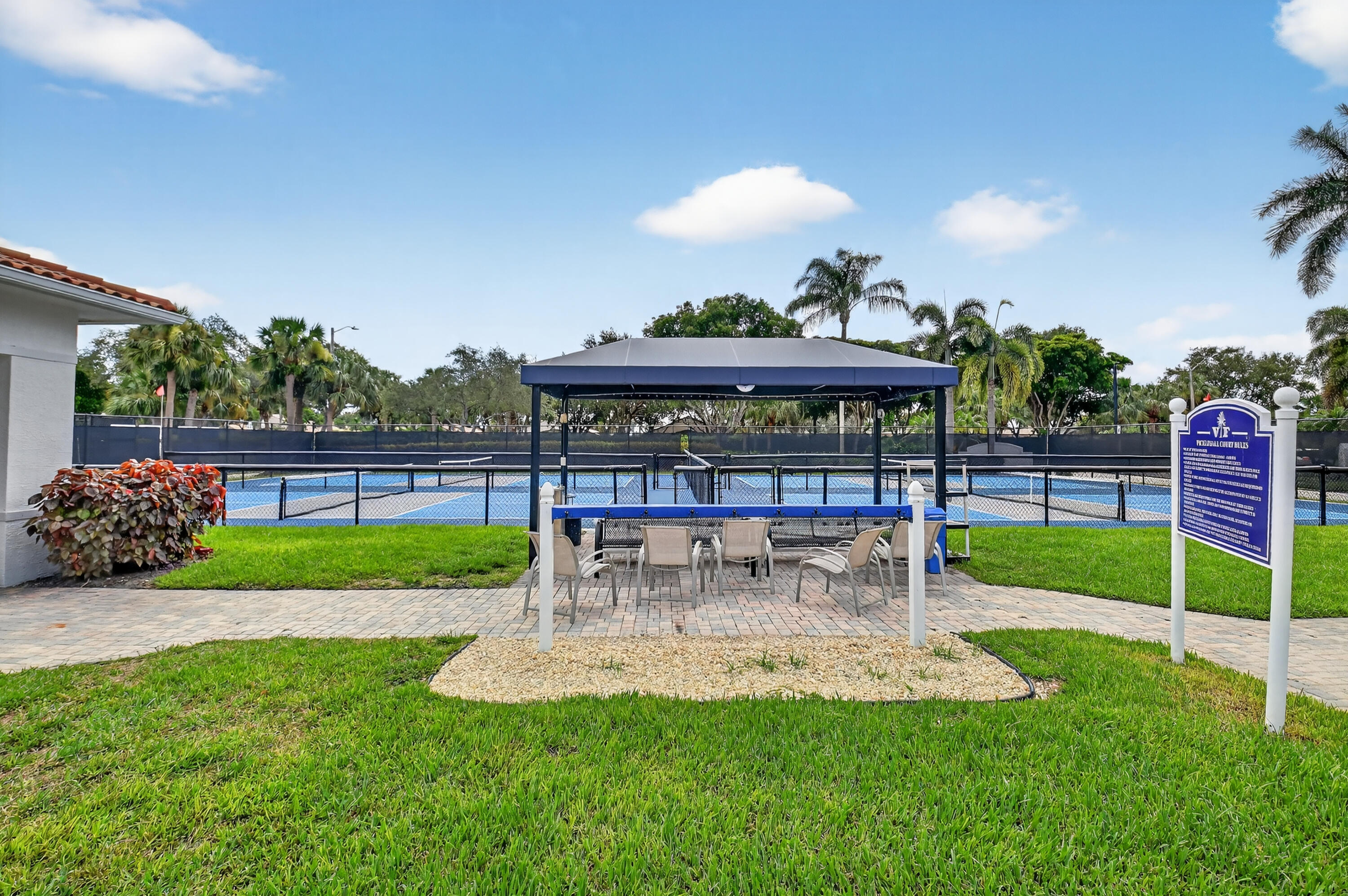 VALENCIA FALLS - Residential