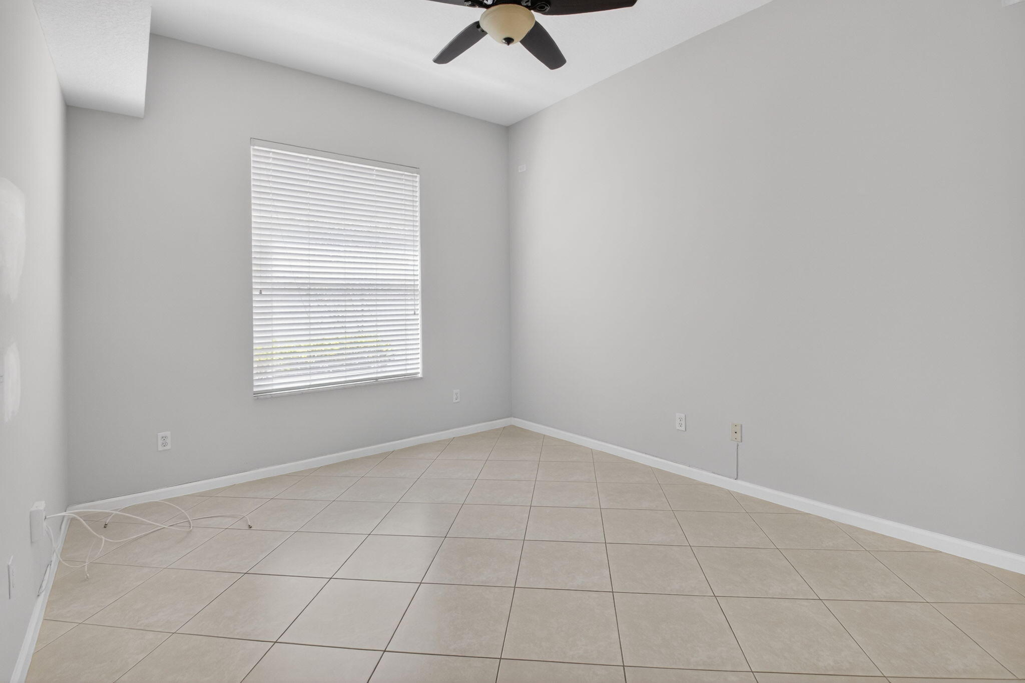 VALENCIA FALLS - Residential