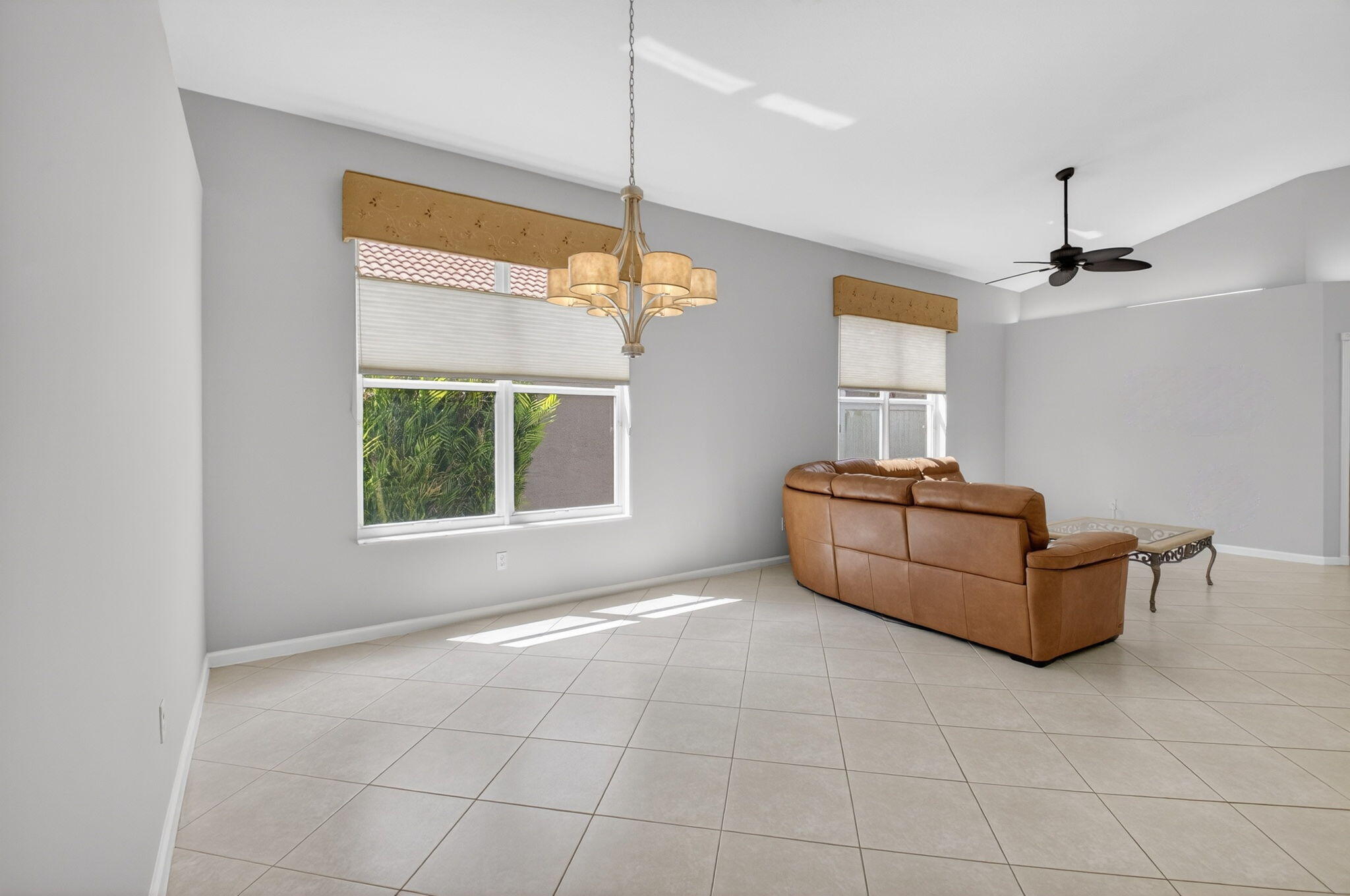 VALENCIA FALLS - Residential