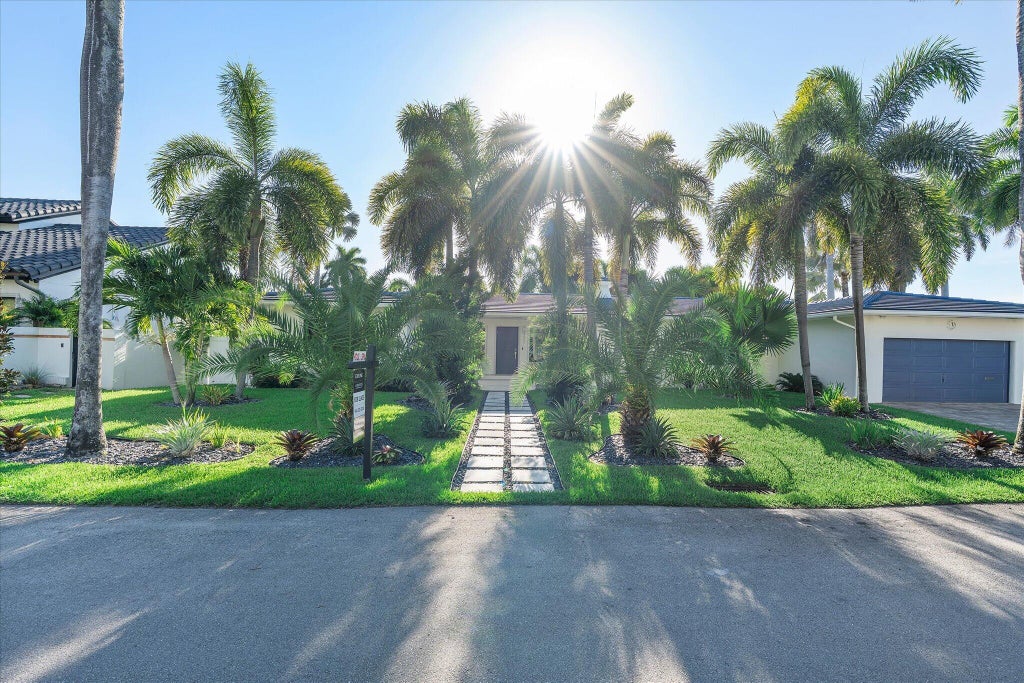 Photo of 207 Royal Palm Drive, Fort Lauderdale, FL 33301 (MLS # B26024827)