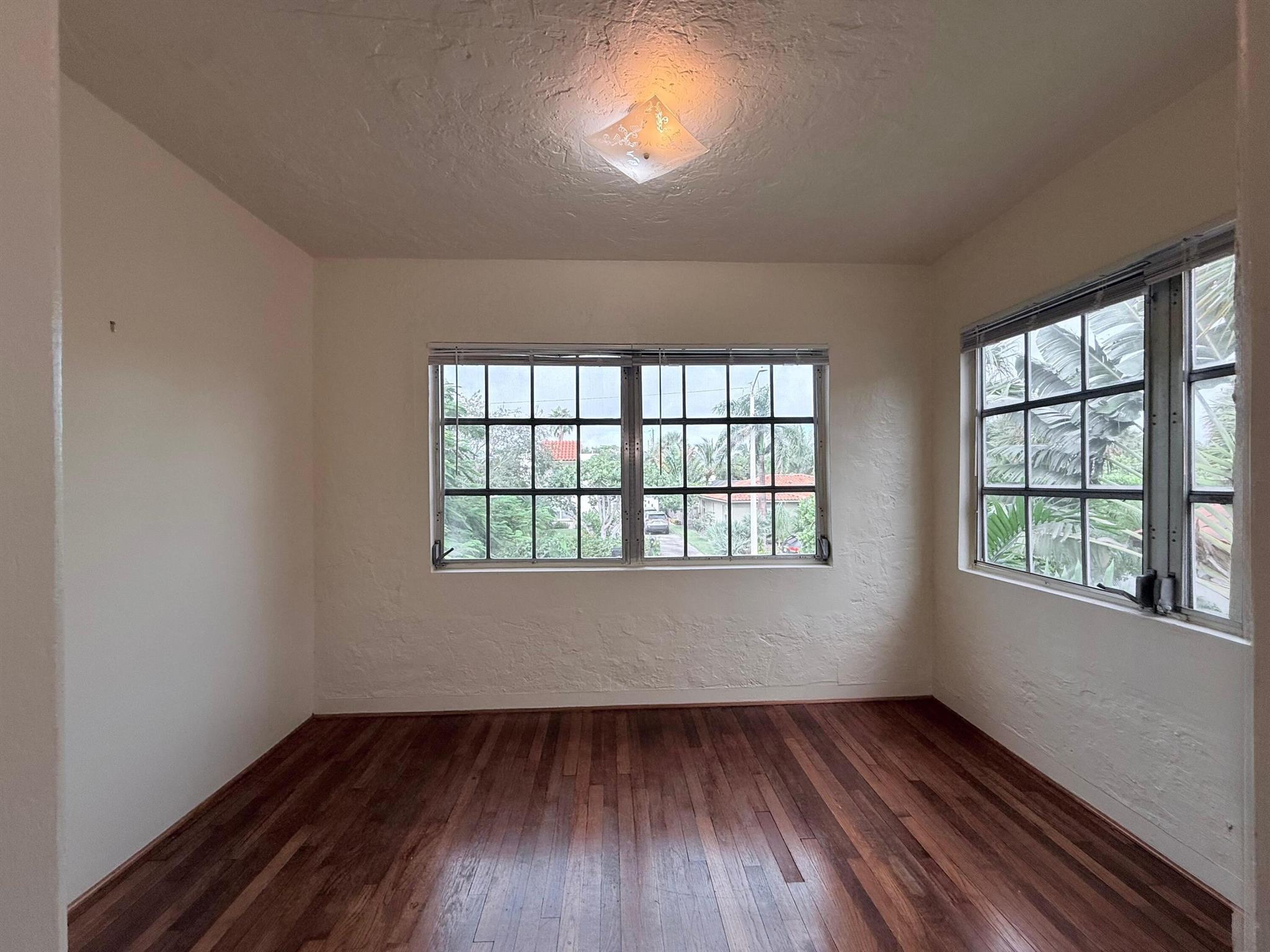LAKE WORTH TOWN OF - Residential Lease