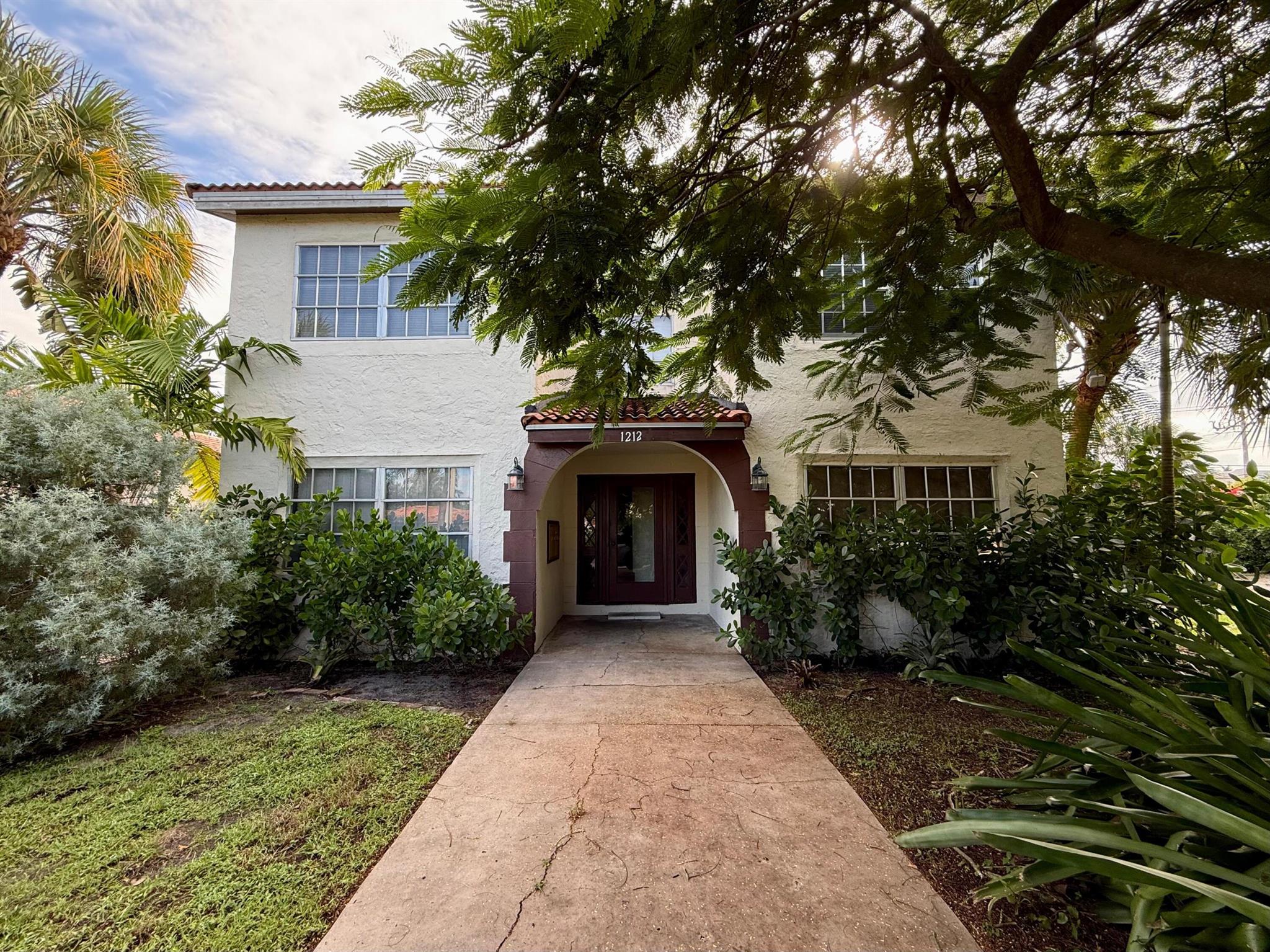 LAKE WORTH TOWN OF - Residential Lease