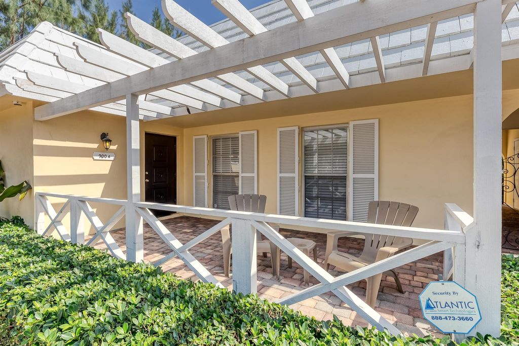 Photo of 900 NE 4th Street, Boca Raton, FL 33432 (MLS # R11049379)