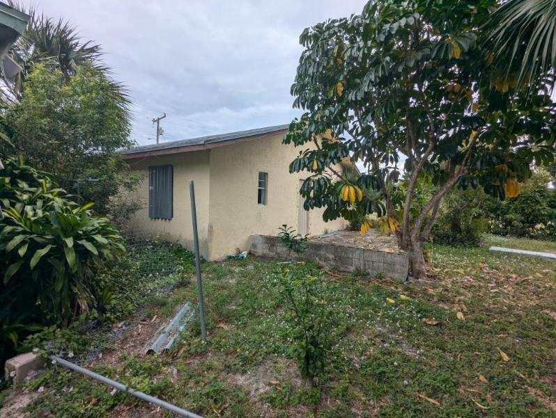 24 NW 7th Avenue