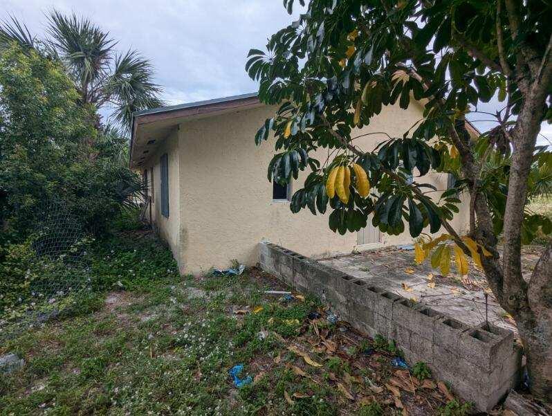 24 NW 7th Avenue