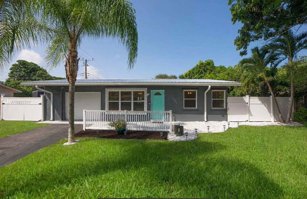 Photo of 1521 NE 32ND Court, Pompano Beach, FL 33064 (MLS # B26062065)