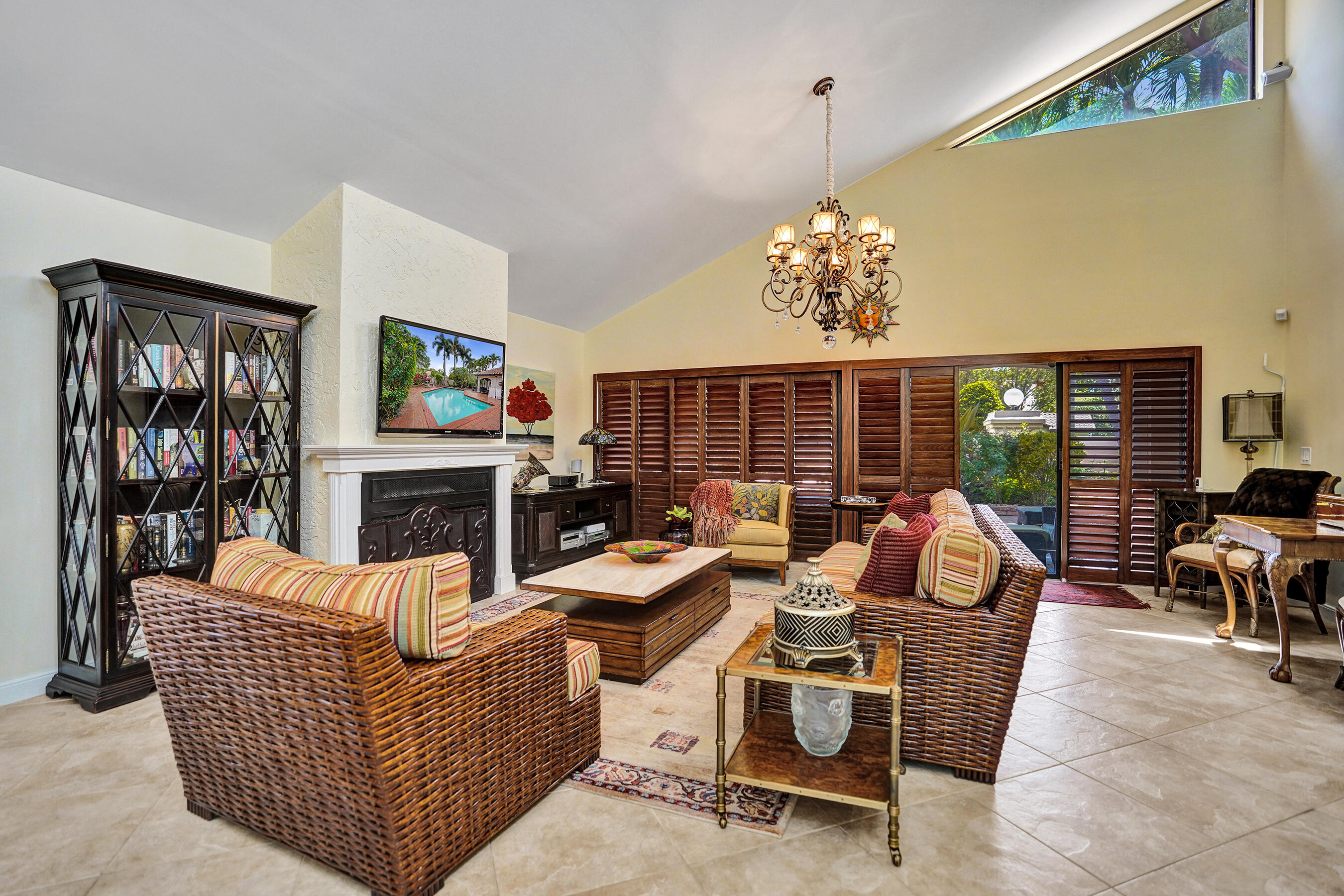 VILLA DESTE CONDO - Residential