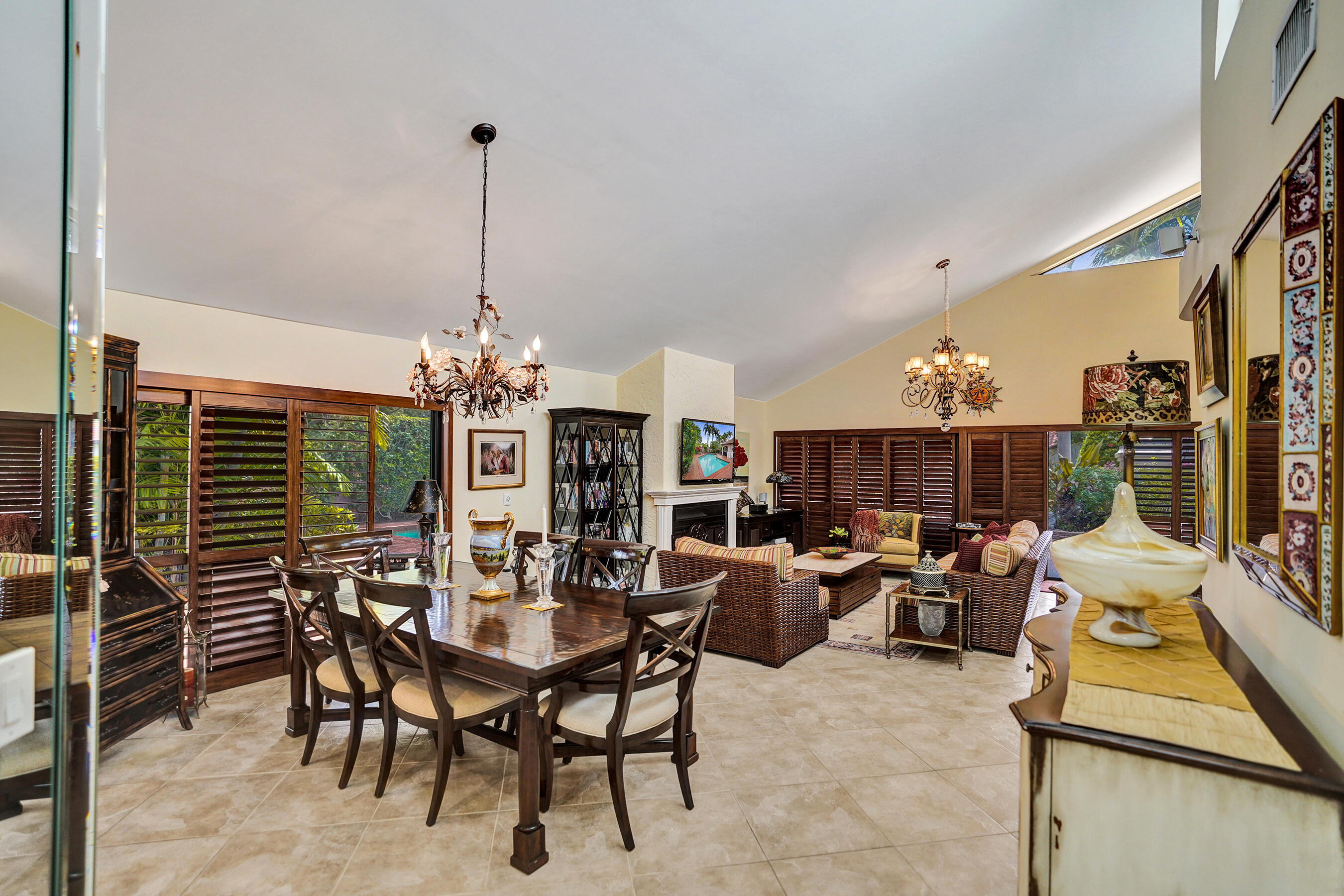 VILLA DESTE CONDO - Residential