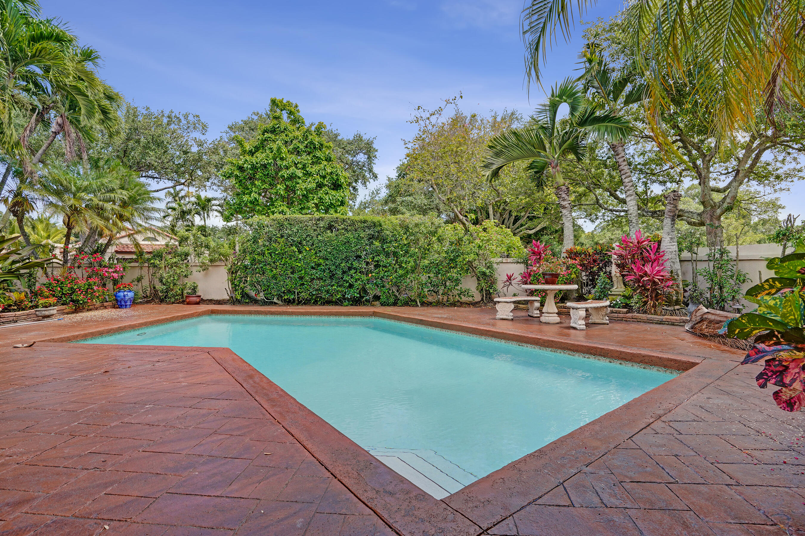VILLA DESTE CONDO - Residential